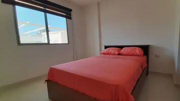 2 bedrooms, iron/ironing board, WiFi