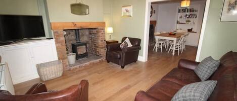 Smart-TV, Kamin, Bücher