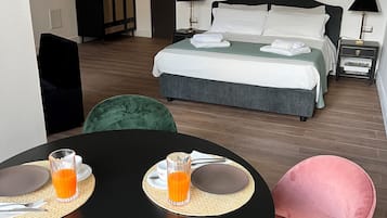 Kamar Keluarga | Seprai premium, busa memori, Wi-Fi gratis, dan seprai linen
