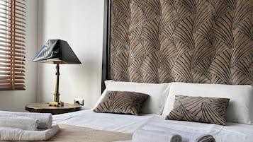 Junior-Suite | 1 Schlafzimmer, hochwertige Bettwaren, Betten mit Memory-Foam-Matratzen