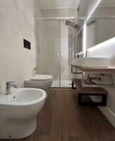 Ducha, cabezal de ducha tipo lluvia, artículos de tocador gratuitos