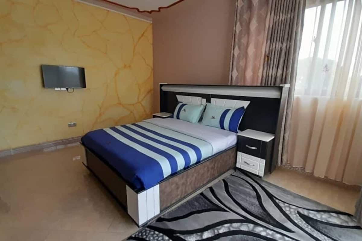 Classic-Zimmer | Individuell dekoriert, individuell eingerichtet, Schreibtisch