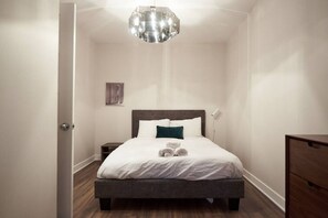 3 bedrooms, desk, iron/ironing board, travel cot