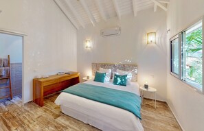 5 bedrooms, iron/ironing board, WiFi, bed sheets