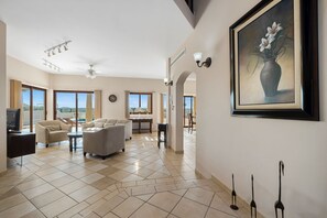 Interior - Villa with private pool with endless views (Noord)