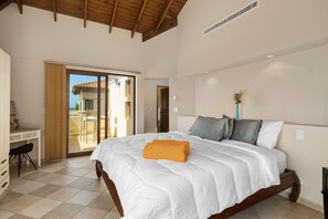 3 bedrooms, in-room safe, iron/ironing board, travel crib - Villa with private pool with endless views (Noord)