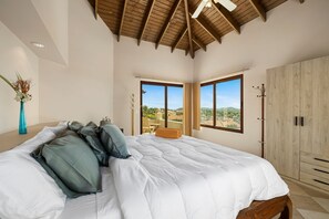 3 bedrooms, in-room safe, iron/ironing board, travel crib - Villa with private pool with endless views (Noord)