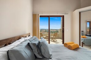 3 chambres, coffres-forts dans les chambres, fer et planche Ă repasser