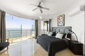 3 makuuhuonetta, tallelokero huoneessa, silitysrauta/-lauta