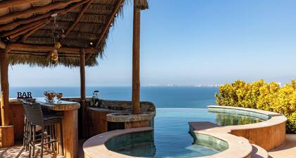 Luxury Private Infinity Pool Villa + 220° Ocean Views and 3 King BR