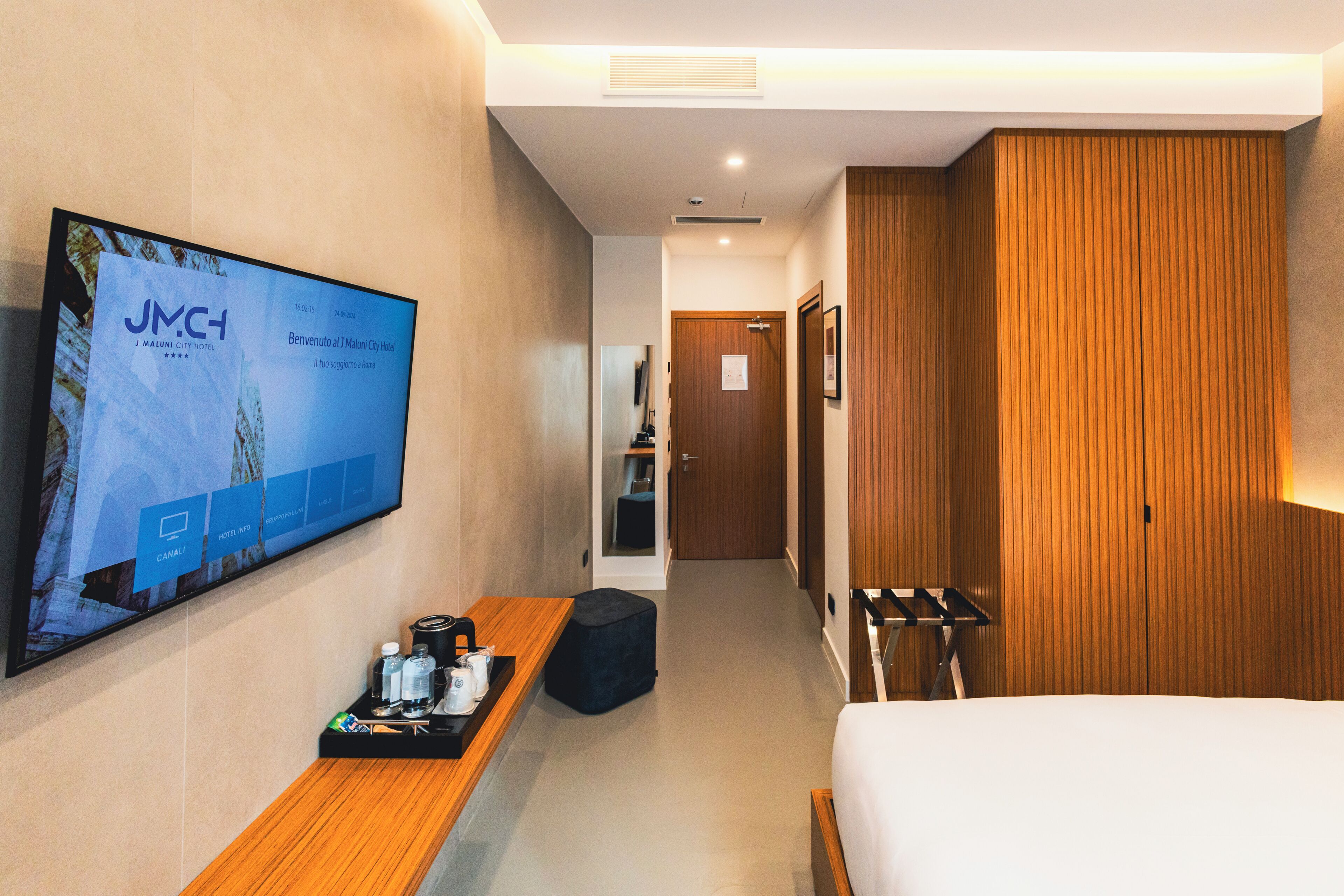 Photo - J Maluni City Hotel