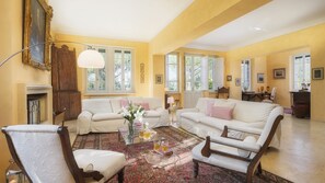 Smart TV - Villa Gaius 8+2, Emma Villas (Rosignano Marittimo)