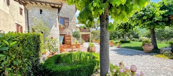 Vicolo - Sleeps 5 With air Con, Wifi, Balcony for Dining and Pool