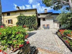 Exterior - Vicolo - Sleeps 5 With air Con, Wifi, Balcony for Dining and Pool (Spoleto)