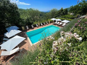 Talo, 2 makuuhuonetta, tupakointi sallittu, parveke | Uima-allas | Ulkouima-allas