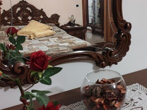 2 bedrooms, desk, iron/ironing board, free WiFi