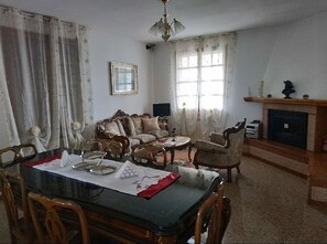 Smart TV, fireplace, video games, DVD player