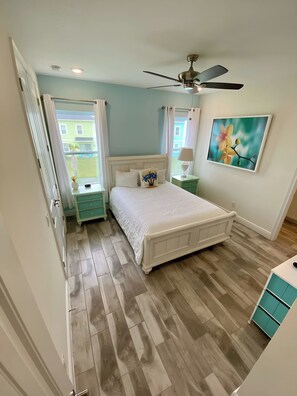 3 chambres, fer et planche à repasser, lit de bébé portatif