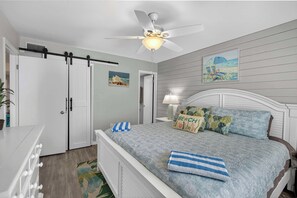 2 عدّة غرف نوم ومكتب ومكواة/لوح كي وسرير سفر