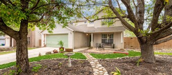 **HOT TUB** Garden Spa Near Sea World, Six Flags, Lackland, and Downtown