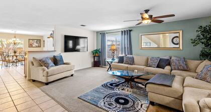 **HOT TUB** Garden Spa Near Sea World, Six Flags, Lackland, and Downtown