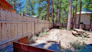 House, 3 Bedrooms | Property grounds