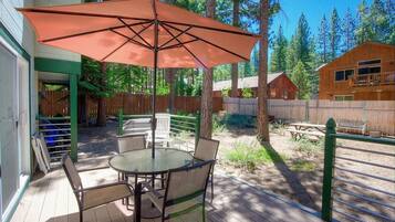 House, 3 Bedrooms | Outdoor dining