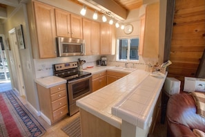 House, 3 Bedrooms | Private kitchen