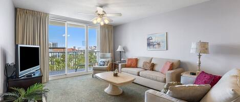 Condo, 2 habitaciones | Área de sala de estar | Smart TV y servicios de streaming