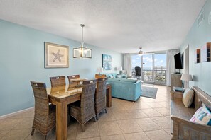 Condo, 2 Bedrooms | Dining