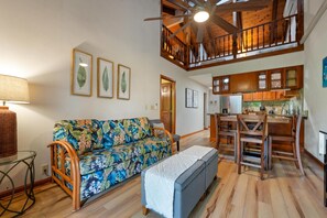 Condo, 3 Bedrooms | Living area