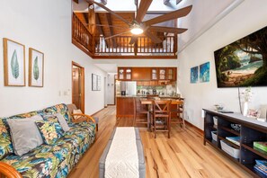 Appart'hôtel, 3 chambres | Coin séjour | TV connectée