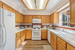 Casa, 3 habitaciones | Cocina privada | Refrigerador, cafetera y tetera y tostadora 