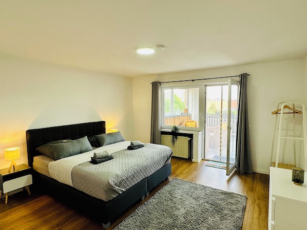 3 bedrooms, desk, soundproofing, iron/ironing board - Apartment Steinhude. 115sqm + 30sqm loggia between bathing island and promenade (Wunstorf)