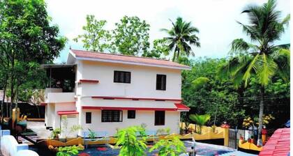 Holy Trinity - Serviced Villa