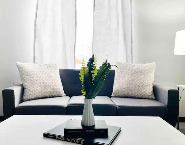 Interior - Leaning House of Haynie B| Spacious 2BR/1BA Apt (Evansville)