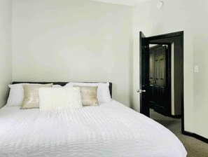 2 chambres, fer et planche à repasser, Wi-Fi gratuit, draps fournis