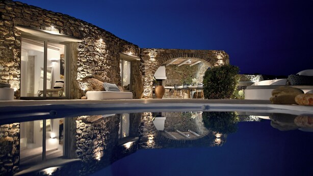 A stone building with a pool reflecting its architecture. - Paraga Scorpios Villa 2 7mins Walk to Beach by Calypso Sunset Villas (Mykonos)
