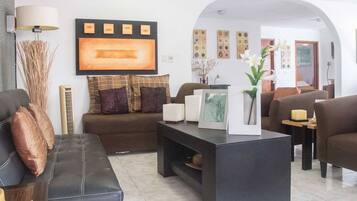 House, 3 Bedrooms | Living area