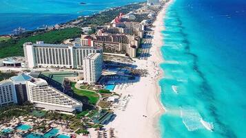 House, 3 Bedrooms | Beach