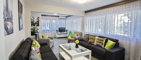 Appartement, 1 chambre, balcon, vue ville | Coin séjour