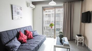 Apartment, 1 Bedroom, Balcony, City View | Living area