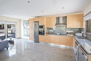 Villa, 4 habitaciones, piscina privada, vistas al jardín | Cocina privada