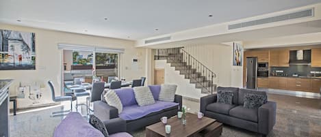 Villa, 4 habitaciones, piscina privada, vistas al jardín | Zona de estar