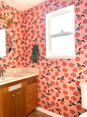 Bathroom - Tacoma house with hot tub (Tacoma)