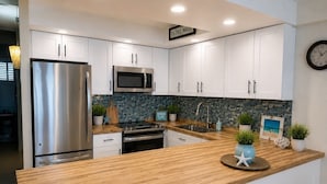 Condo, 1 Bedroom | Private kitchen