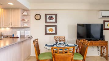 Condo, 1 Bedroom | Private kitchen | Fridge, oven, coffee/tea maker, toaster