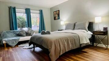 2 bedrooms, desk, iron/ironing board, free WiFi