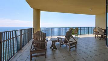 Condo, 4 Bedrooms | Property grounds