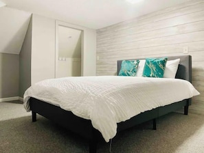 4 bedrooms, iron/ironing board, free WiFi, bed sheets